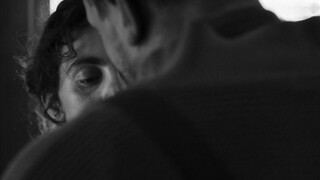 Девушка с иглой